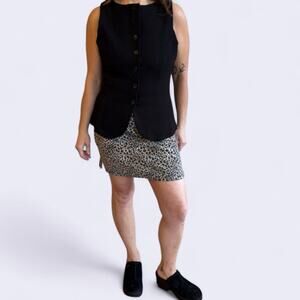 RNWY Black high neck button up vest flattering shape women's size large